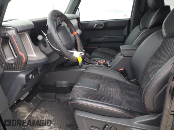 2024 Ford Bronco Raptor z VIN 1FMEE0RR1RLA48137, wystawiony jako Copart lot #87255664 z przebiegiem 1 974 mil mil oraz Szkoda całkowita • Salvage title. Historia ofert i sprzedaży dostępna na DreamBid. Obrazek 7.