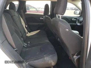 2016 Jeep Cherokee Latitude z VIN 1C4PJMCS2GW220912, wystawiony jako Copart lot #60534175 z przebiegiem 182 682 mil mil oraz Szkoda całkowita • Salvage title. Historia ofert i sprzedaży dostępna na DreamBid. Obrazek 10.