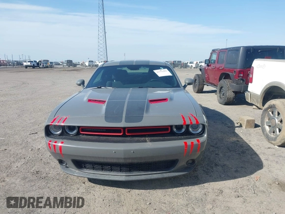 2017 Dodge Challenger SXT z VIN 2C3CDZAG6HH519129, wystawiony jako IAAI lot #41771993 z przebiegiem 56 676 mil mil oraz . Historia ofert i sprzedaży dostępna na DreamBid. Obrazek 12.