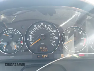 1999 Mercedes-Benz SL-Class with VIN WDBFA68F6XF181713, listed as a IAAI auction lot 41337468 with 122,034 mi miles. Bid and sale history available at carsss.com. Image 7.