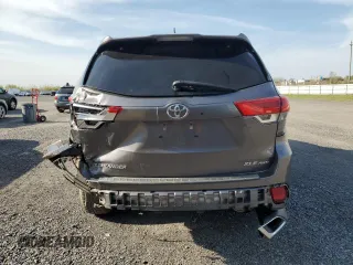 2018 Toyota Highlander SE z VIN 5TDJZRFH4JS551509, wystawiony jako Copart lot #56700765 z przebiegiem 133 320 mil mil oraz Szkoda całkowita • Salvage title. Historia ofert i sprzedaży dostępna na DreamBid. Obrazek 6.
