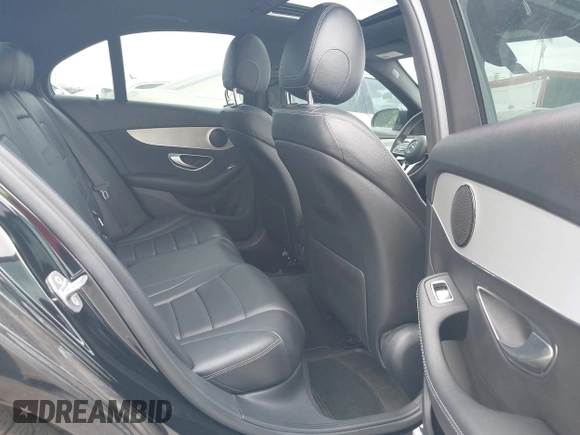 2019 Mercedes-Benz C 300 z VIN 55SWF8DB0KU307061, wystawiony jako IAAI lot #42143403 z przebiegiem Nie podano mil oraz . Historia ofert i sprzedaży dostępna na DreamBid. Obrazek 8.