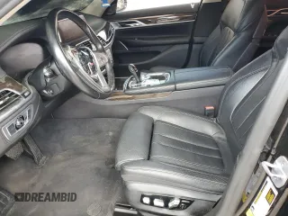 2020 BMW 7 Series 740i z VIN WBA7T2C06LGL17660, wystawiony jako Copart lot #57347885 z przebiegiem Nie podano mil oraz Tytuł czysty. Historia ofert i sprzedaży dostępna na DreamBid. Obrazek 7.