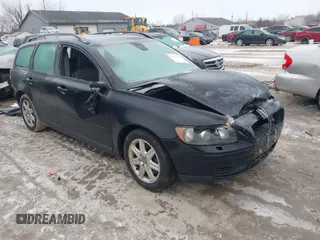 2007 Volvo V50 2.4L with VIN YV1MW382872316147, listed as a IAAI auction lot 41547724 with 275,033 mi miles. Bid and sale history available at carsss.com. Image 1.