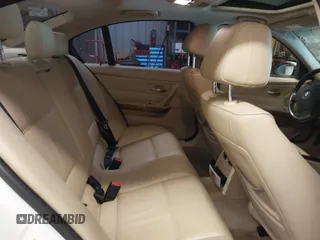 2007 BMW 3 Series 328xi с VIN WBAVC93537KX53235, выставлен на аукционе IAAI как лот 42859757 с пробегом 139 575 миль миль и . История ставок и продаж доступна на DreamBid. Изображение 8.