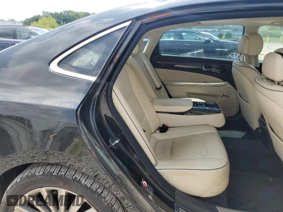 2015 Hyundai Equus Signature z VIN KMHGH4JH0FU098348, wystawiony jako Copart lot #58445284 z przebiegiem Nie podano mil oraz Szkoda całkowita • Salvage title. Historia ofert i sprzedaży dostępna na DreamBid. Obrazek 10.