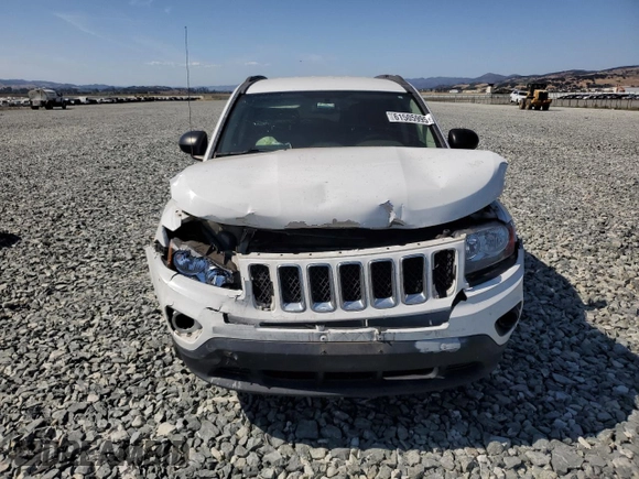 2016 Jeep Compass Sport z VIN 1C4NJCBA9GD568342, wystawiony jako Copart lot #61505995 z przebiegiem 133 368 mil mil oraz Szkoda całkowita • Salvage title. Historia ofert i sprzedaży dostępna na DreamBid. Obrazek 5.