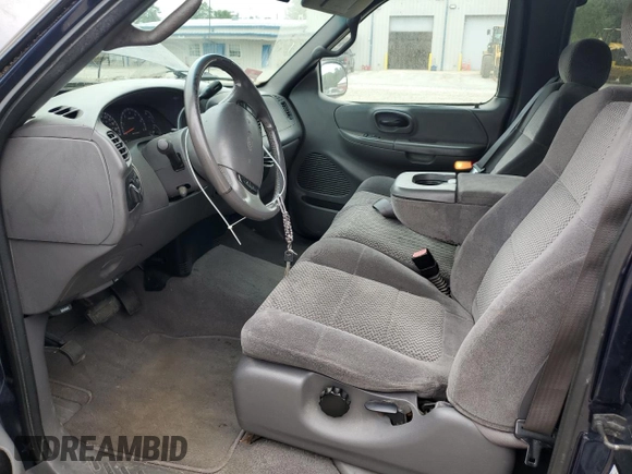 2002 Ford F-150 XL z VIN 1FTRX18L02NA96421, wystawiony jako Copart lot #64867095 z przebiegiem 135 401 mil mil oraz Czysty tytuł • Clean title. Historia ofert i sprzedaży dostępna na DreamBid. Obrazek 7.