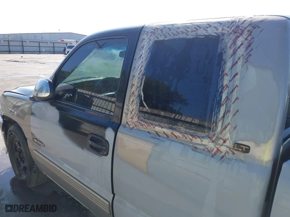 2000 Chevrolet Silverado 1500 LS with VIN 2GCEC19T8Y1276958, listed as a IAAI auction lot 41748779 with 1 mi miles. Bid and sale history available at carsss.com. Image 16.