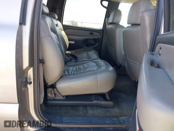 2002 Chevrolet Suburban LS with VIN 3GNEC16Z32G339558, listed as a IAAI auction lot 41739334 with 198,291 mi miles. Bid and sale history available at carsss.com. Image 8.
