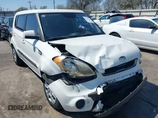 2013 Kia Soul with VIN KNDJT2A52D7568507, listed as a IAAI auction lot 41782739 with 119,285 mi miles. Bid and sale history available at carsss.com. Image 1.
