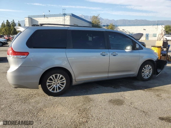 2014 Toyota Sienna XLE with VIN 5TDYK3DC8ES472826, listed as a Copart auction lot 46174385 with 129,094 mi miles and Salvage Title. Bid and sale history available at carsss.com. Image 3.