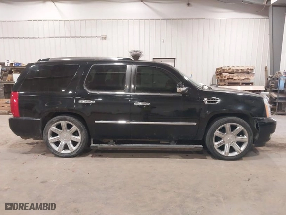 2010 Cadillac Escalade Premium with VIN 1GYUKCEF4AR201742, listed as a IAAI auction lot 41378437 with 137,622 mi miles. Bid and sale history available at carsss.com. Image 13.