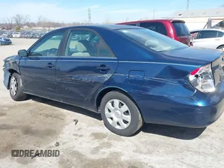 2002 Toyota Camry LE z VIN JTDBE32KX20111362, wystawiony jako IAAI lot #41820475 z przebiegiem 270 091 mil mil oraz . Historia ofert i sprzedaży dostępna na DreamBid. Obrazek 17.