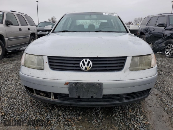 2000 Volkswagen Passat z VIN WVWPD23B0YP431209, wystawiony jako Copart lot #84954554 z przebiegiem 149 382 mil mil oraz Szkoda całkowita • Salvage title. Historia ofert i sprzedaży dostępna na DreamBid. Obrazek 5.