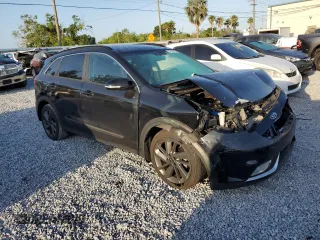 2017 Kia Niro EX with VIN KNDCC3LC6H5075103, listed as a Copart auction lot 54730215 with 68,324 mi miles and Salvage Title. Bid and sale history available at carsss.com. Image 4.