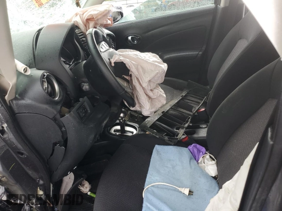 2017 Nissan Versa SV z VIN 3N1CN7AP1HL849686, wystawiony jako Copart lot #57840005 z przebiegiem Nie podano mil oraz Szkoda całkowita • Salvage title. Historia ofert i sprzedaży dostępna na DreamBid. Obrazek 7.