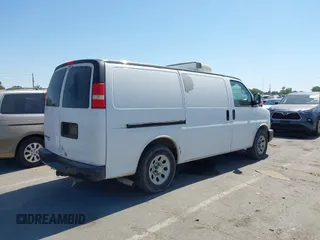 2012 Chevrolet Express Cargo z VIN 1GCSGAFX9C1196226, wystawiony jako IAAI lot #42607742 z przebiegiem 121 026 mil mil oraz . Historia ofert i sprzedaży dostępna na DreamBid. Obrazek 4.