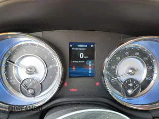 2013 Chrysler 300 z VIN 2C3CCAAGXDH727934, wystawiony jako Copart lot #55656025 z przebiegiem 100 567 mil mil oraz Szkoda całkowita • Salvage title. Historia ofert i sprzedaży dostępna na DreamBid. Obrazek 9.