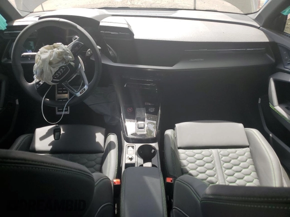 2024 Audi RS 3 z VIN WUAG4DGY5RA900327, wystawiony jako Copart lot #54953264 z przebiegiem Nie podano mil oraz Szkody całkowita. Historia ofert i sprzedaży dostępna na DreamBid. Obrazek 8.