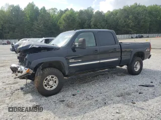2006 GMC Sierra 2500HD Work Truck z VIN 1GTHK23266F128920, wystawiony jako Copart lot #52542525 z przebiegiem Nie podano mil oraz Szkoda całkowita • Salvage title. Historia ofert i sprzedaży dostępna na DreamBid. Obrazek 1.