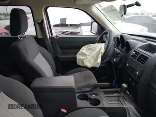 2008 Dodge Nitro SXT z VIN 1D8GT28K38W124264, wystawiony jako IAAI lot #41933674 z przebiegiem 292 756 mil mil oraz . Historia ofert i sprzedaży dostępna na DreamBid. Obrazek 5.