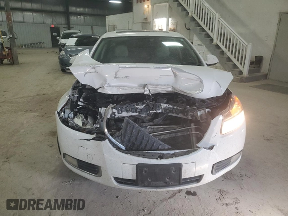 2011 Buick Regal CXL RL5 with VIN W04GT5GC4B1013425, listed as a Copart auction lot 81130654 with 134,166 mi miles and Salvage Title. Bid and sale history available at DreamBid. Image 5.