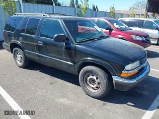 2000 Chevrolet Blazer LT with VIN 1GNDT13W0Y2353621, listed as a IAAI auction lot 42053605 with 164,160 mi miles. Bid and sale history available at carsss.com. Image 1.