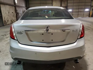 2009 Lincoln MKS z VIN 1LNHM93R89G613358, wystawiony jako Copart lot #60170065 z przebiegiem 171 803 mil mil oraz Czysty tytuł • Clean title. Historia ofert i sprzedaży dostępna na DreamBid. Obrazek 6.
