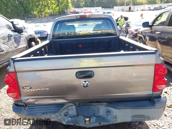 2006 Dodge Dakota ST z VIN 1D7HE28K76S560008, wystawiony jako IAAI lot #42176260 z przebiegiem 199 518 mil mil oraz . Historia ofert i sprzedaży dostępna na DreamBid. Obrazek 17.