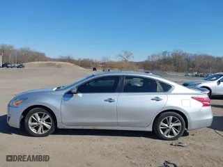 2015 Nissan Altima 2.5 with VIN 1N4AL3AP7FN380111, listed as a IAAI auction lot 41706110 with 94,761 mi miles. Bid and sale history available at carsss.com. Image 14.