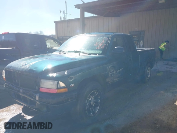 2000 Dodge Dakota with VIN 1B7GL22X1YS600067, listed as a IAAI auction lot 41671267 with 201,664 mi miles. Bid and sale history available at carsss.com. Image 2.