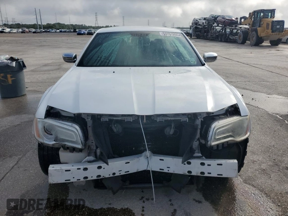 2013 Chrysler 300 C z VIN 2C3CCAET9DH713384, wystawiony jako Copart lot #53731205 z przebiegiem 116 593 mil mil oraz Szkoda całkowita • Salvage title. Historia ofert i sprzedaży dostępna na DreamBid. Obrazek 5.