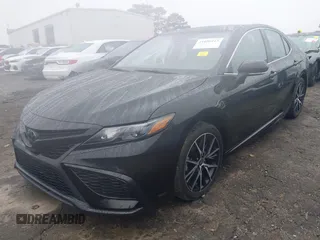 2023 Toyota Camry SE z VIN 4T1G11AK0PU809322, wystawiony jako IAAI lot #41056512 z przebiegiem 33 159 mil mil oraz . Historia ofert i sprzedaży dostępna na DreamBid. Obrazek 17.