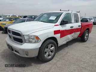 2019 Ram 1500 Tradesman z VIN 1C6RR6FG1KS514958, wystawiony jako IAAI lot #42200200 z przebiegiem 157 065 mil mil oraz . Historia ofert i sprzedaży dostępna na DreamBid. Obrazek 17.