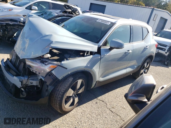 2019 Volvo XC40 Momentum z VIN YV4162XZ0K2004248, wystawiony jako Copart lot #67980802 z przebiegiem 69 296 mil mil oraz . Historia ofert i sprzedaży dostępna na DreamBid. Obrazek 1.