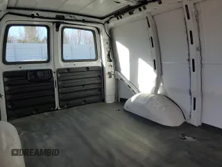 2022 Chevrolet Express Cargo z VIN 1GCWGAFPXN1218528, wystawiony jako Copart lot #46952485 z przebiegiem 129 866 mil mil oraz Czysty tytuł • Clean title. Historia ofert i sprzedaży dostępna na DreamBid. Obrazek 10.
