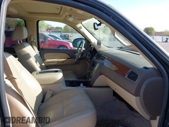 2008 GMC Yukon XL Commercial with VIN 1GKFK16368J158428, listed as a IAAI auction lot 42036150 with 199,579 mi miles. Bid and sale history available at carsss.com. Image 5.