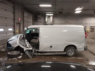 2016 GMC Savana Cargo Van with VIN 1GTW7AFF8G1261629, listed as a IAAI auction lot 41579429 with 92,566 mi miles. Bid and sale history available at carsss.com. Image 15.