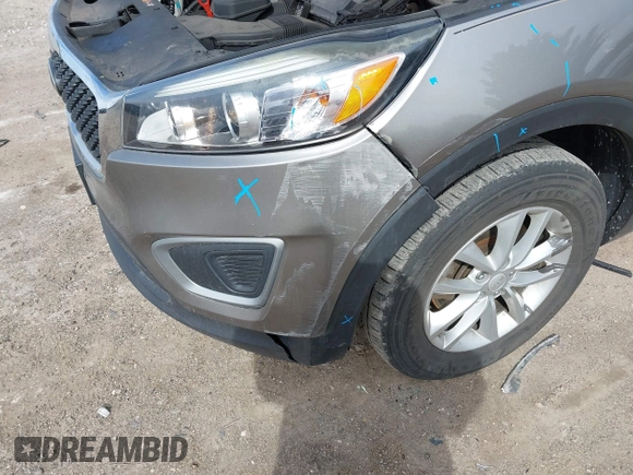 2017 Kia Sorento LX with VIN 5XYPG4A3XHG297598, listed as a IAAI auction lot 42029607 with 104,157 mi miles. Bid and sale history available at carsss.com. Image 6.