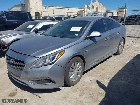 2016 Hyundai Sonata Hybrid SE with VIN KMHE24L15GA025570, listed as a IAAI auction lot 41735029 with 142,346 mi miles. Bid and sale history available at carsss.com. Image 2.