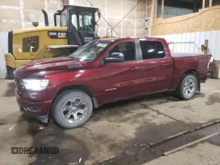 2021 Ram 1500 Big Horn z VIN 1C6SRFFTXMN804714, wystawiony jako Copart lot #59614725 z przebiegiem 76 219 mil mil oraz Czysty tytuł • Clean title. Historia ofert i sprzedaży dostępna na DreamBid. Obrazek 1.
