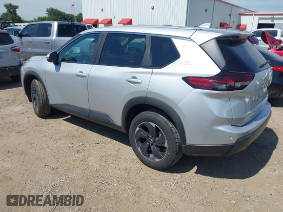 2024 Nissan Rogue SV z VIN 5N1BT3BA7RC681000, wystawiony jako IAAI lot #42275267 z przebiegiem 32 975 mil mil oraz . Historia ofert i sprzedaży dostępna na DreamBid. Obrazek 3.