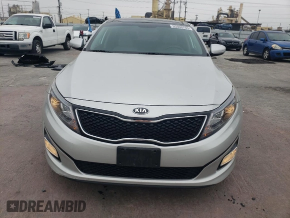 2015 Kia Optima EX z VIN 5XXGN4A71FG396076, wystawiony jako Copart lot #55306755 z przebiegiem 59 330 mil mil oraz Szkoda całkowita • Salvage title. Historia ofert i sprzedaży dostępna na DreamBid. Obrazek 5.