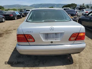 1999 Mercedes-Benz E 320 z VIN WDBJF65HXXA742364, wystawiony jako Copart lot #54201205 z przebiegiem 152 885 mil mil oraz Czysty tytuł • Clean title. Historia ofert i sprzedaży dostępna na DreamBid. Obrazek 6.