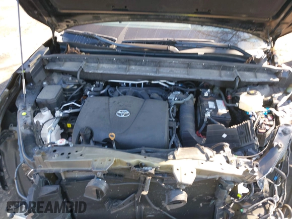 2021 Toyota Highlander L with VIN 5TDCZRBH8MS070150, listed as a IAAI auction lot 41642207 with 32,791 mi miles and . Bid and sale history available at DreamBid. Image 10.