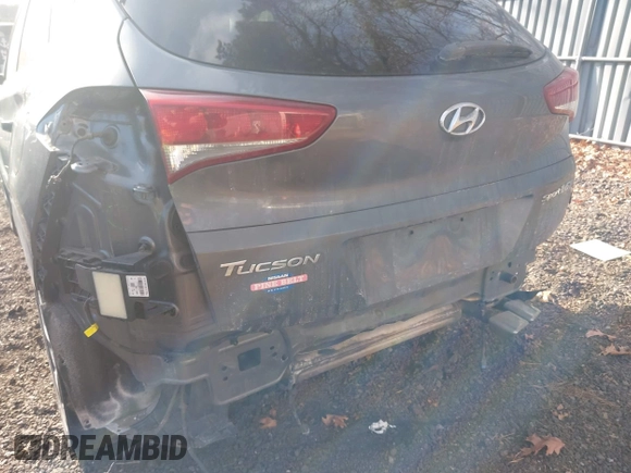 2016 Hyundai Tucson Sport with VIN KM8J33A21GU232747, listed as a IAAI auction lot 41443169 with 111,319 mi miles. Bid and sale history available at carsss.com. Image 6.