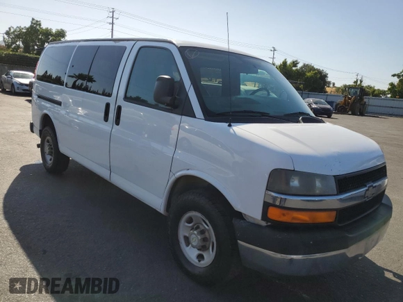 2013 Chevrolet Express Passenger 1LT z VIN 1GAZGYFG7D1130758, wystawiony jako Copart lot #59625915 z przebiegiem 152 806 mil mil oraz Szkoda całkowita • Salvage title. Historia ofert i sprzedaży dostępna na DreamBid. Obrazek 4.