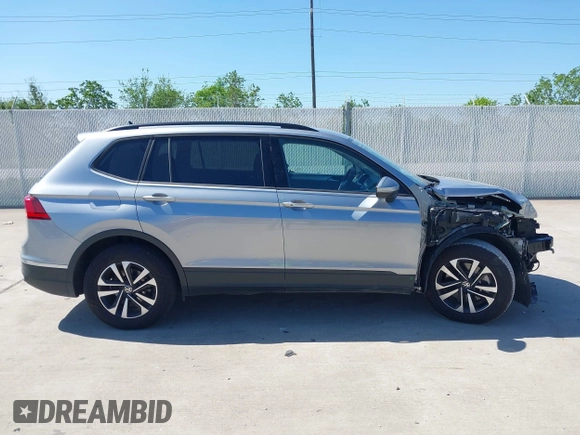 2024 Volkswagen Tiguan S z VIN 3VVRB7AX0RM029581, wystawiony jako IAAI lot #41938762 z przebiegiem 26 129 mil mil oraz . Historia ofert i sprzedaży dostępna na DreamBid. Obrazek 14.