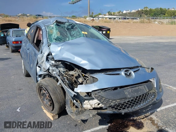 2013 Mazda 2 Sport z VIN JM1DE1KZ4D0163423, wystawiony jako IAAI lot #40404598 z przebiegiem Nie podano mil oraz . Historia ofert i sprzedaży dostępna na DreamBid. Obrazek 6.